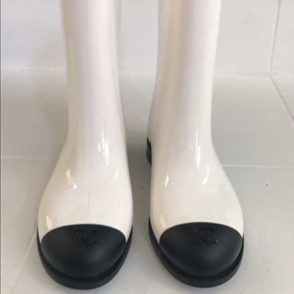 Chanel 19C Ivory White Black CC Logo PVC B… - Picture 3 of 11